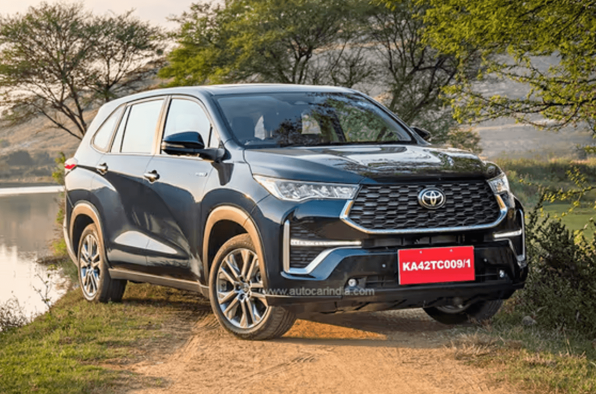 Toyota Innova Hycross exterior blue colour